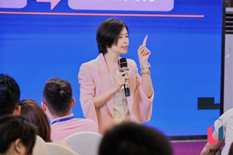 创始人 Shirley GAO 孵化营授课